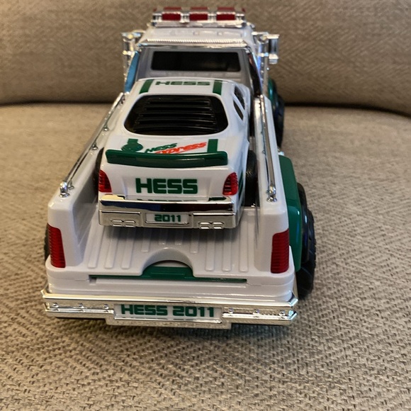 Vintage 2011 Collectable Hess toy Truck and Race Car. - Picture 3 of 7